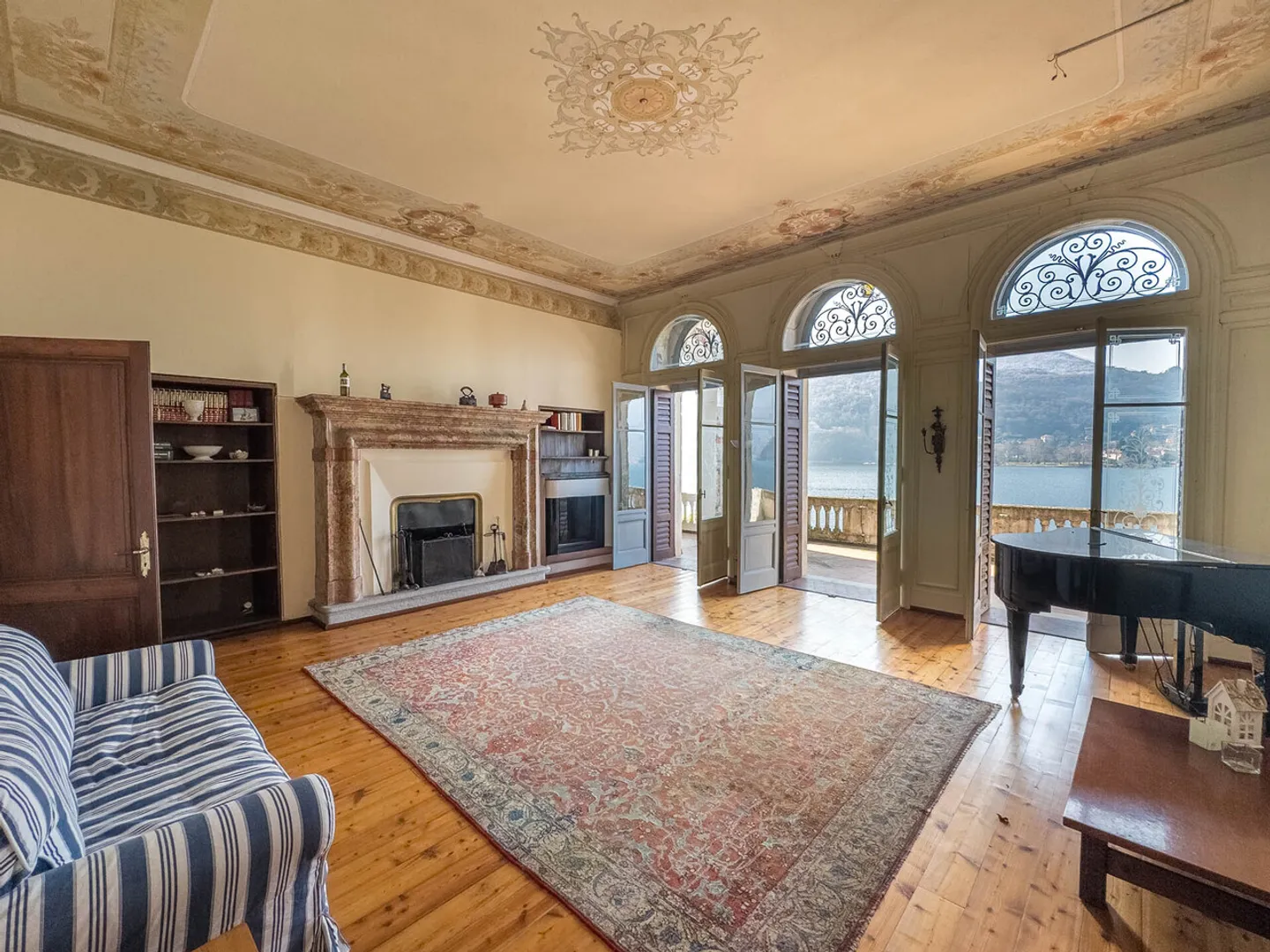 Affascinante villa fronte lago a Morcote - Foto 1 di 14