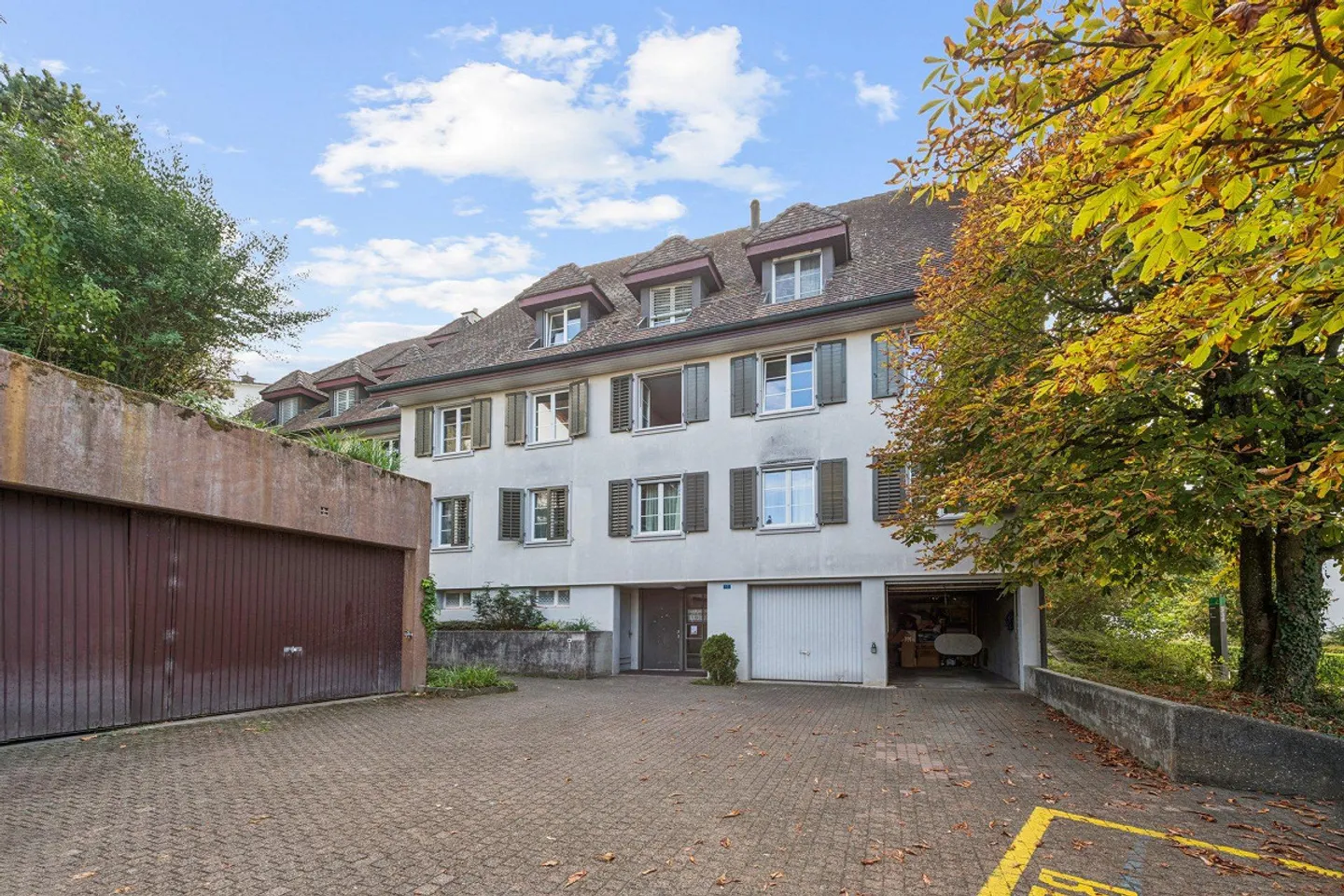 3.5 Room Apartment in Schönenbuch - Photo 1 of 12