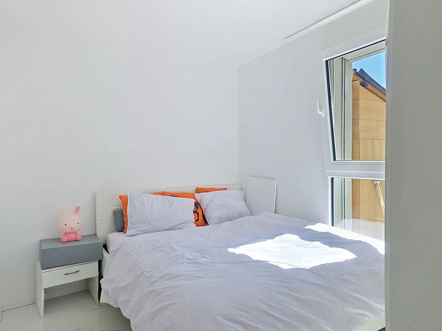 LUCENS - Beautiful Contemporary Apartment - Photo 8 of 10