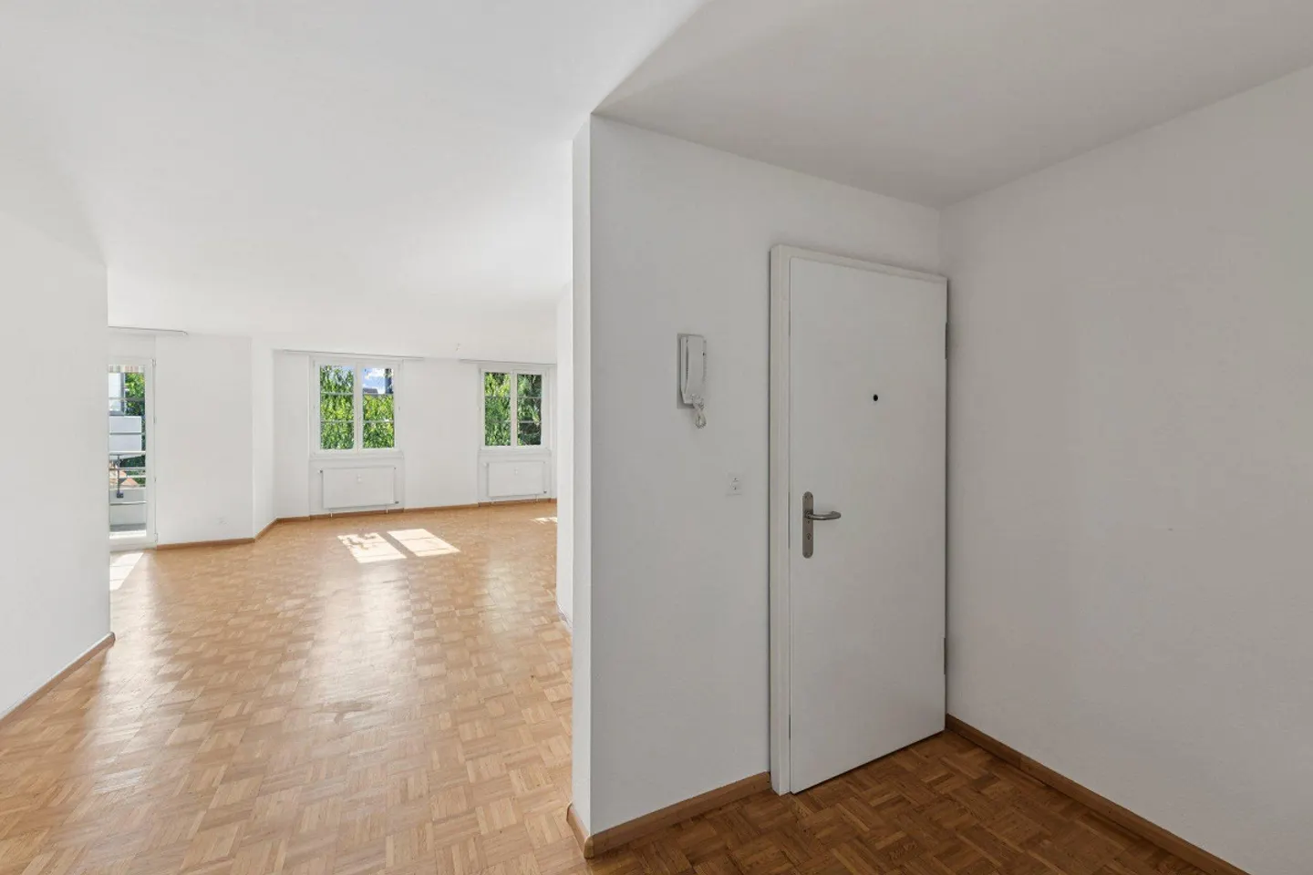 3.5 Room Apartment in Schönenbuch - Photo 8 of 12