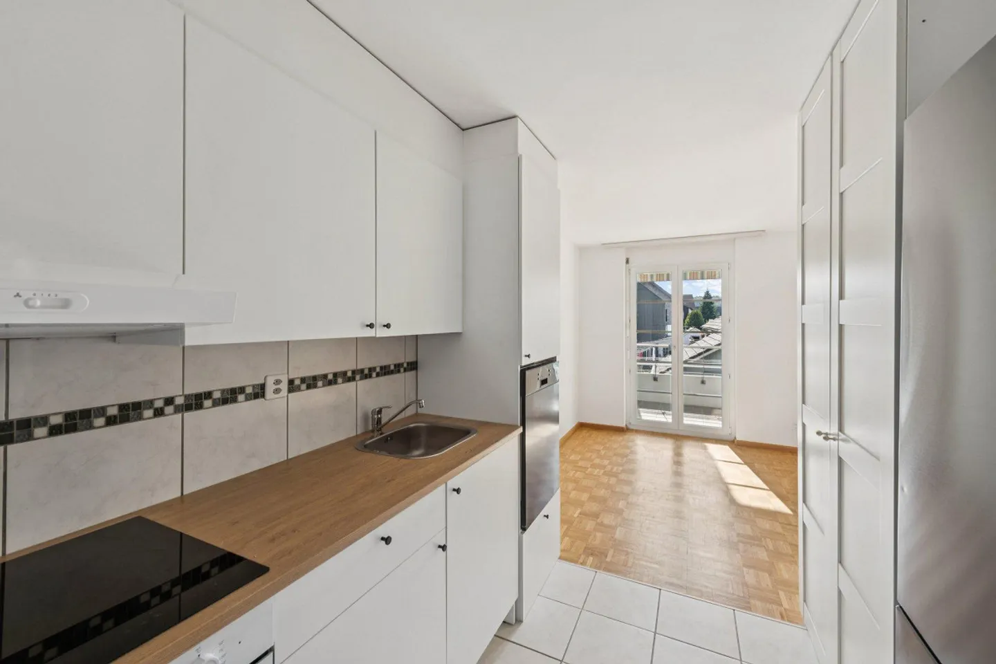 3.5 Room Apartment in Schönenbuch - Photo 7 of 12