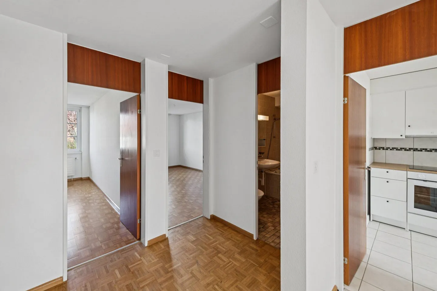 3.5 Room Apartment in Schönenbuch - Photo 9 of 12