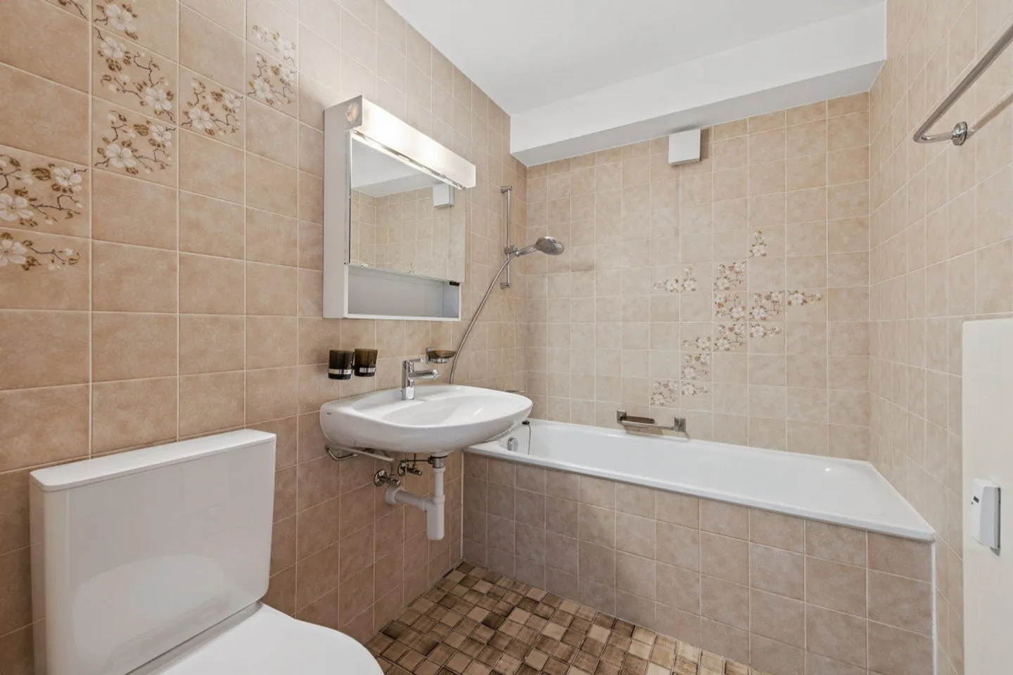 3.5 Room Apartment in Schönenbuch - Photo 10 of 12