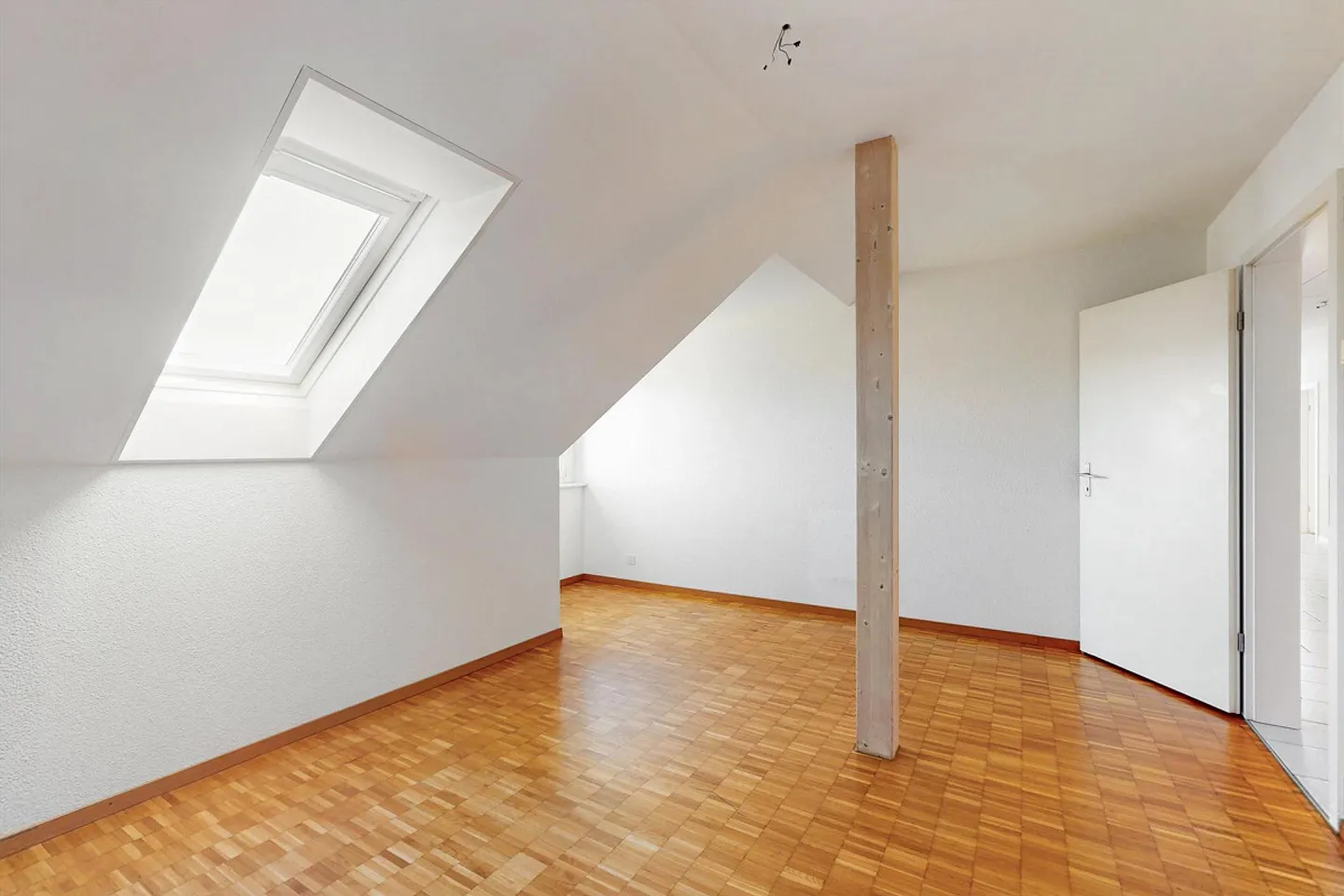 Spacious Penthouse in Bern - Photo 8 of 13