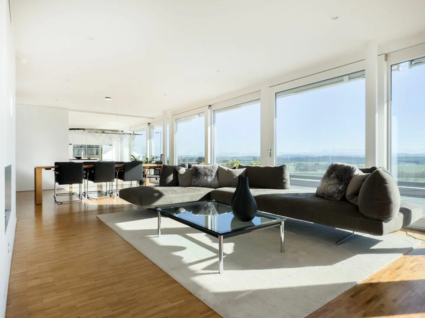 Appartement en attique de 4,5 pièces de première classe avec appartement d'invité de 2 pièces et garage double dans un emplacement spectaculaire avec vue - Photo 8 sur 29