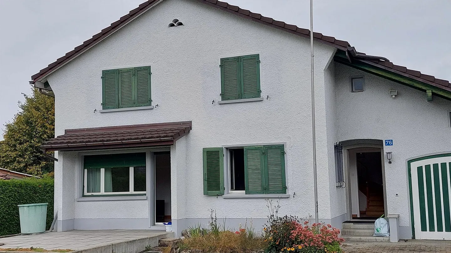 Charmantes Haus mit grossem Garten - Foto 1 von 15