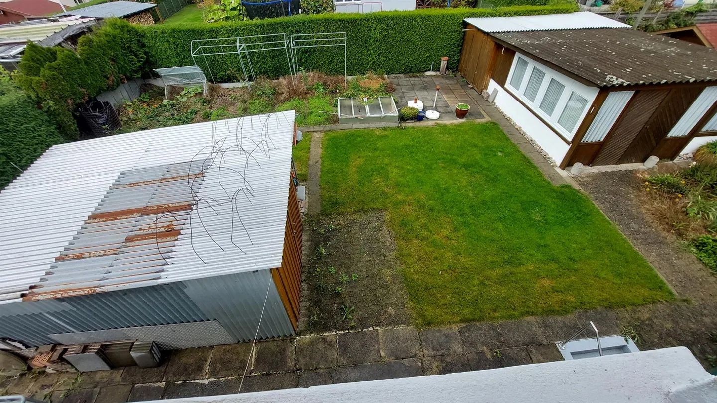 Charmantes Haus mit grossem Garten - Foto 3 von 15