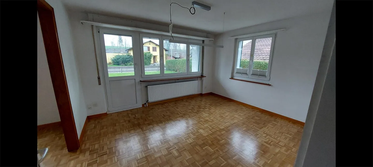 Charmantes Haus mit grossem Garten - Foto 5 von 15