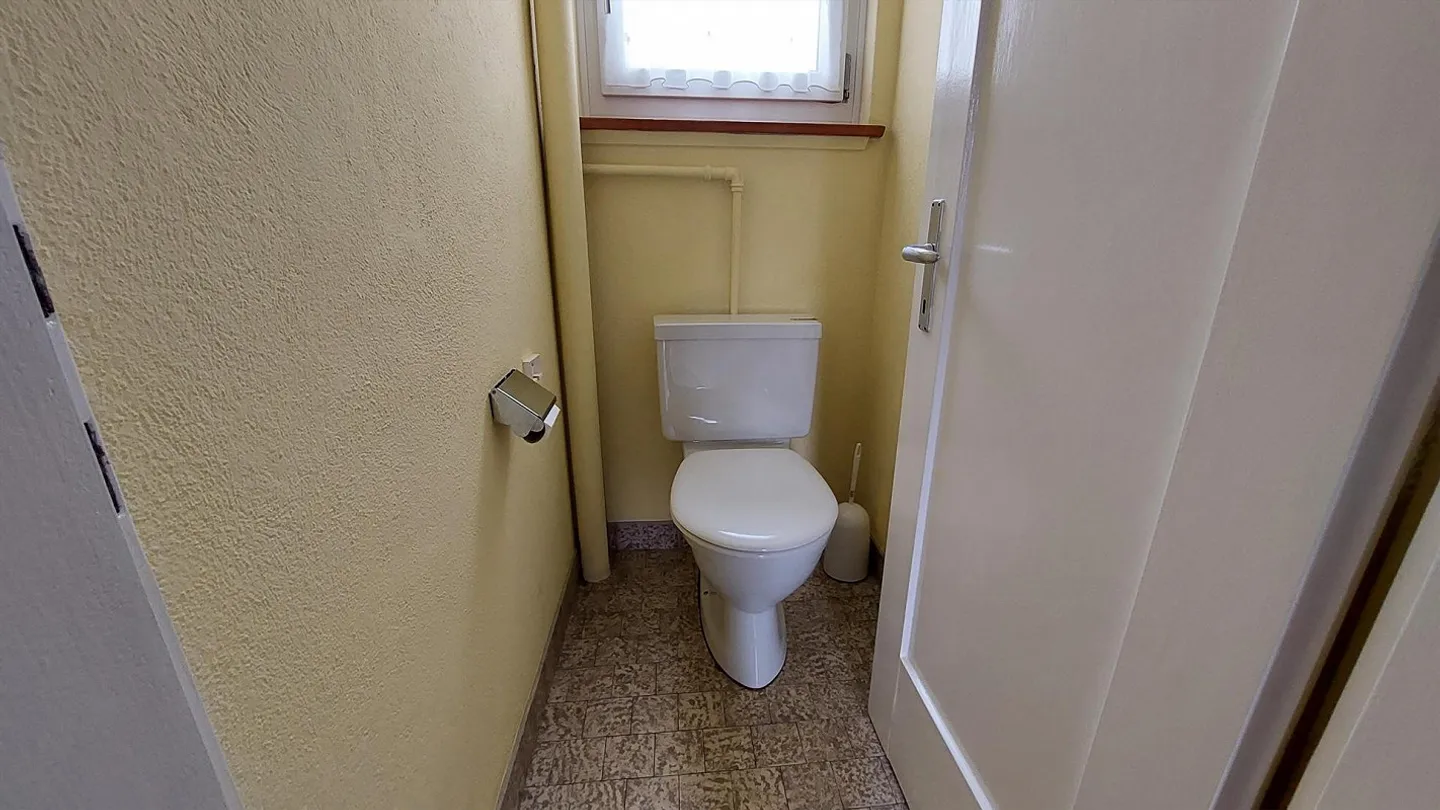 Charmantes Haus mit grossem Garten - Foto 9 von 15