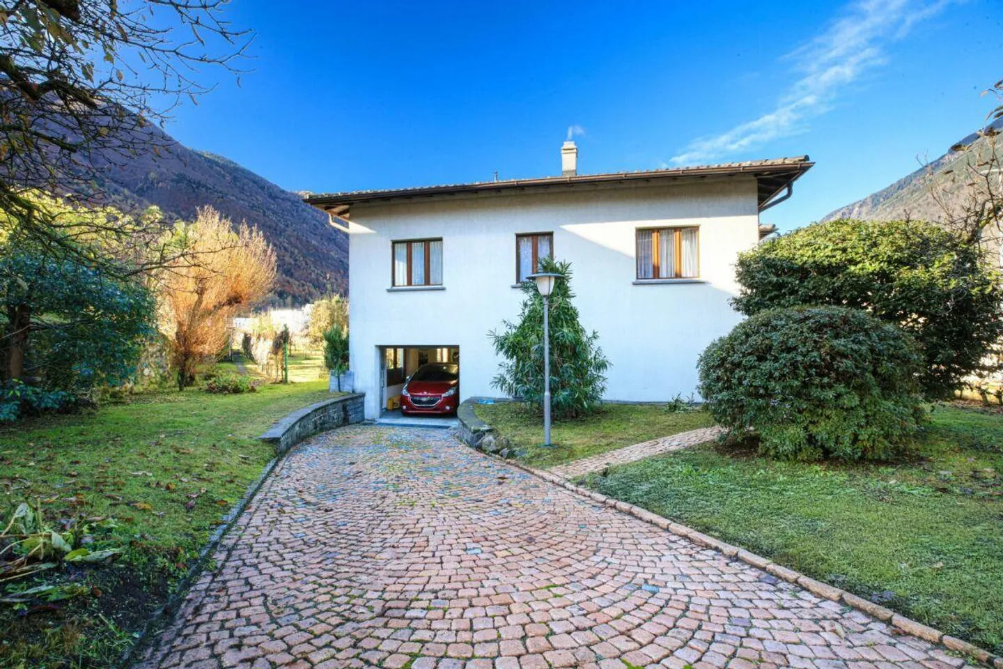 ROVEREDO - House to renovate with building land - Photo 2 of 17