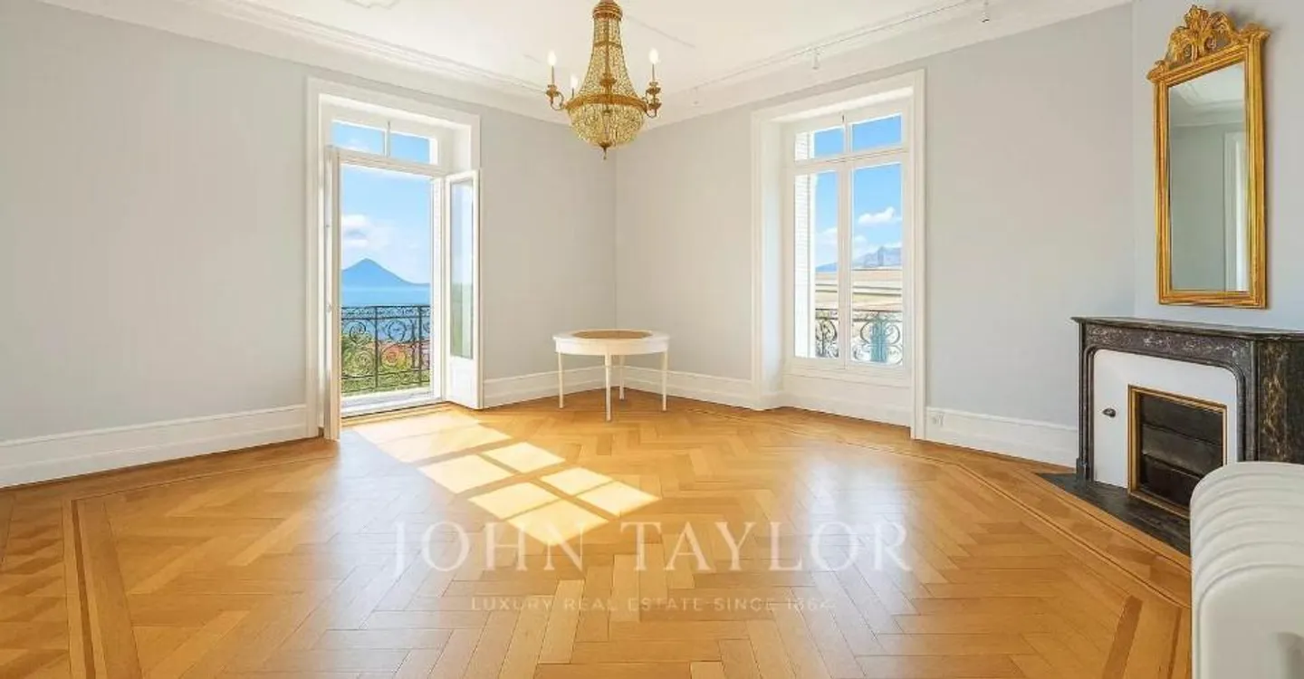Beautiful 2.5-room apartment + office on 1st floor of a historic building in Territet - Photo 2 of 13