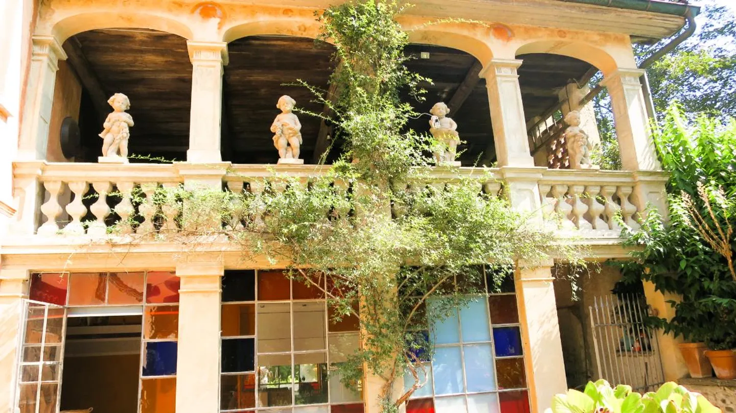 9 Room Villa - Photo 2 of 5