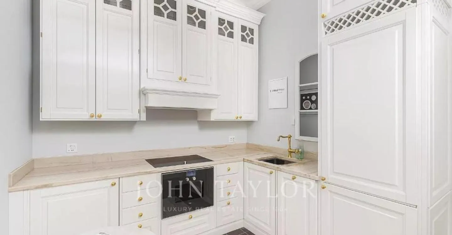 Beautiful 2.5-room apartment + office on 1st floor of a historic building in Territet - Photo 7 of 13