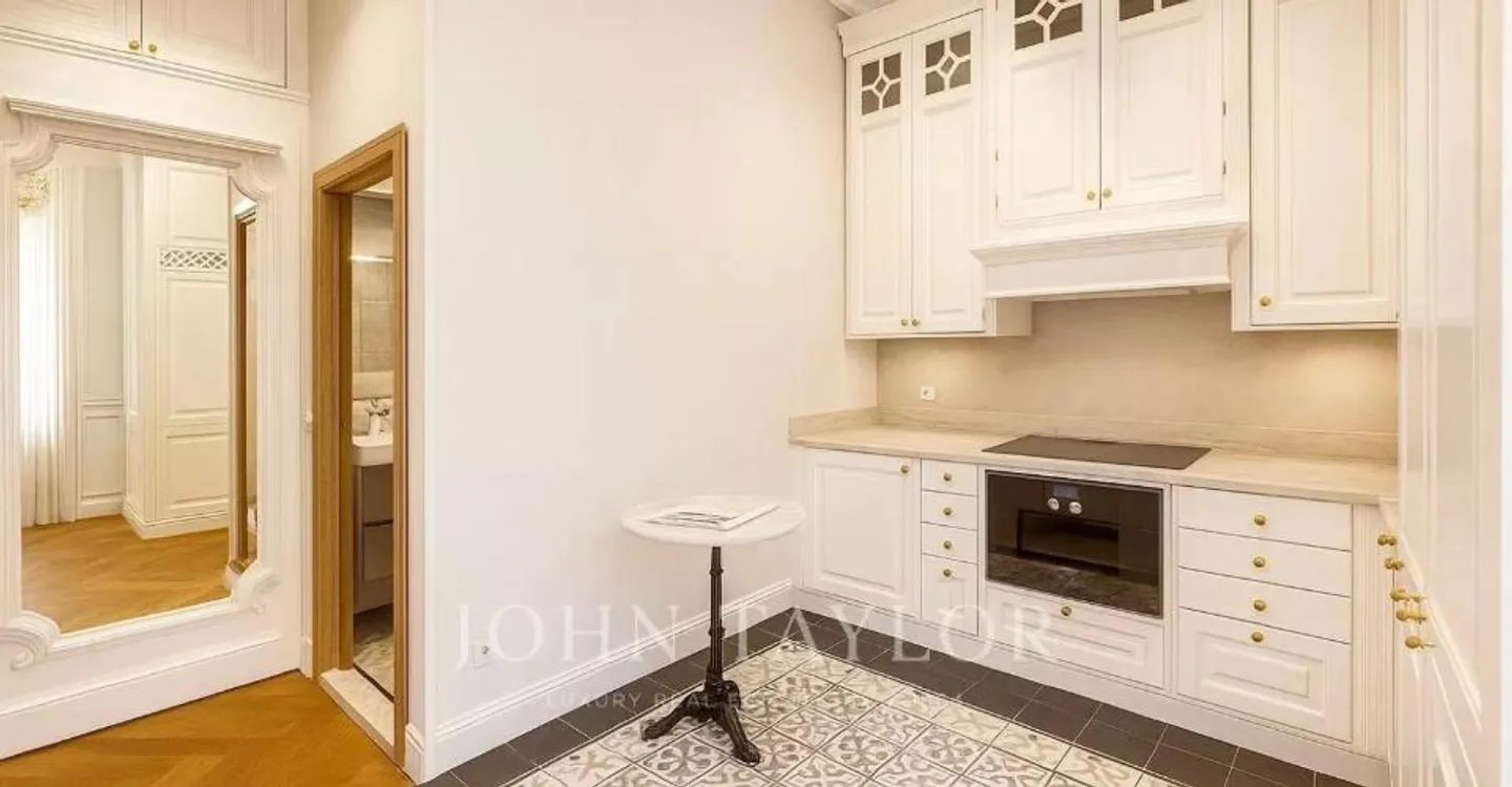 Beautiful 2.5-room apartment + office on 1st floor of a historic building in Territet - Photo 8 of 13