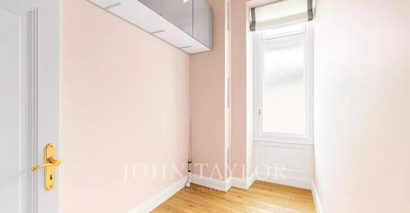 Beautiful 2.5-room apartment + office on 1st floor of a historic building in Territet - Photo 10 of 13
