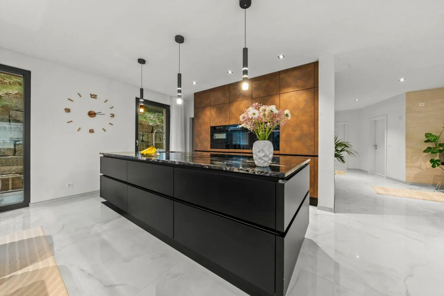 Luxurious 7.5 Room Single Family House with Plenty of Space - Photo 6 of 22