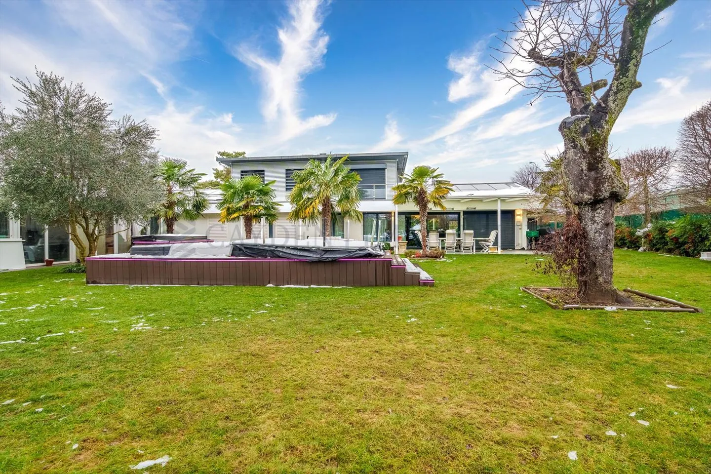 Bella villa moderna con piscina - Foto 3 di 11