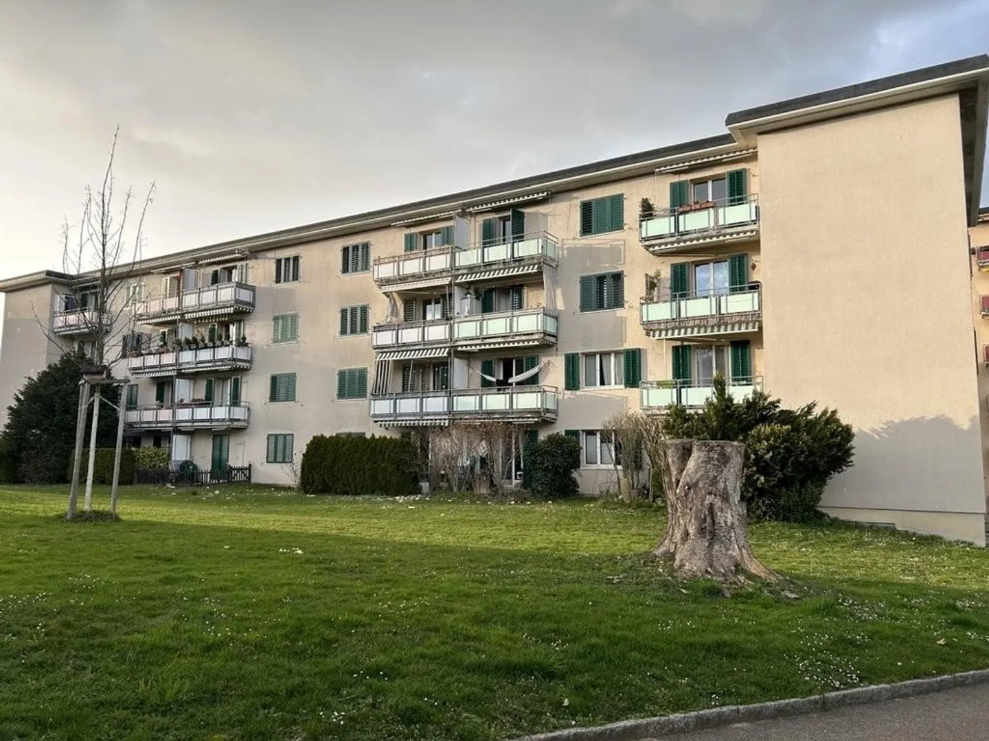 2-room apartment in quiet Zurich-Stettbach - Photo 1 of 4