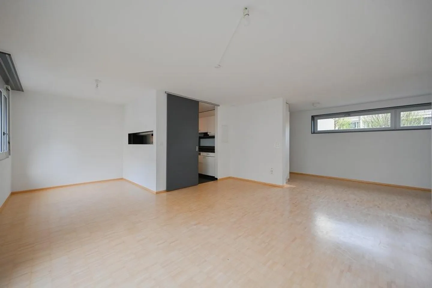 Living near the city with garden seating area - Photo 3 of 12