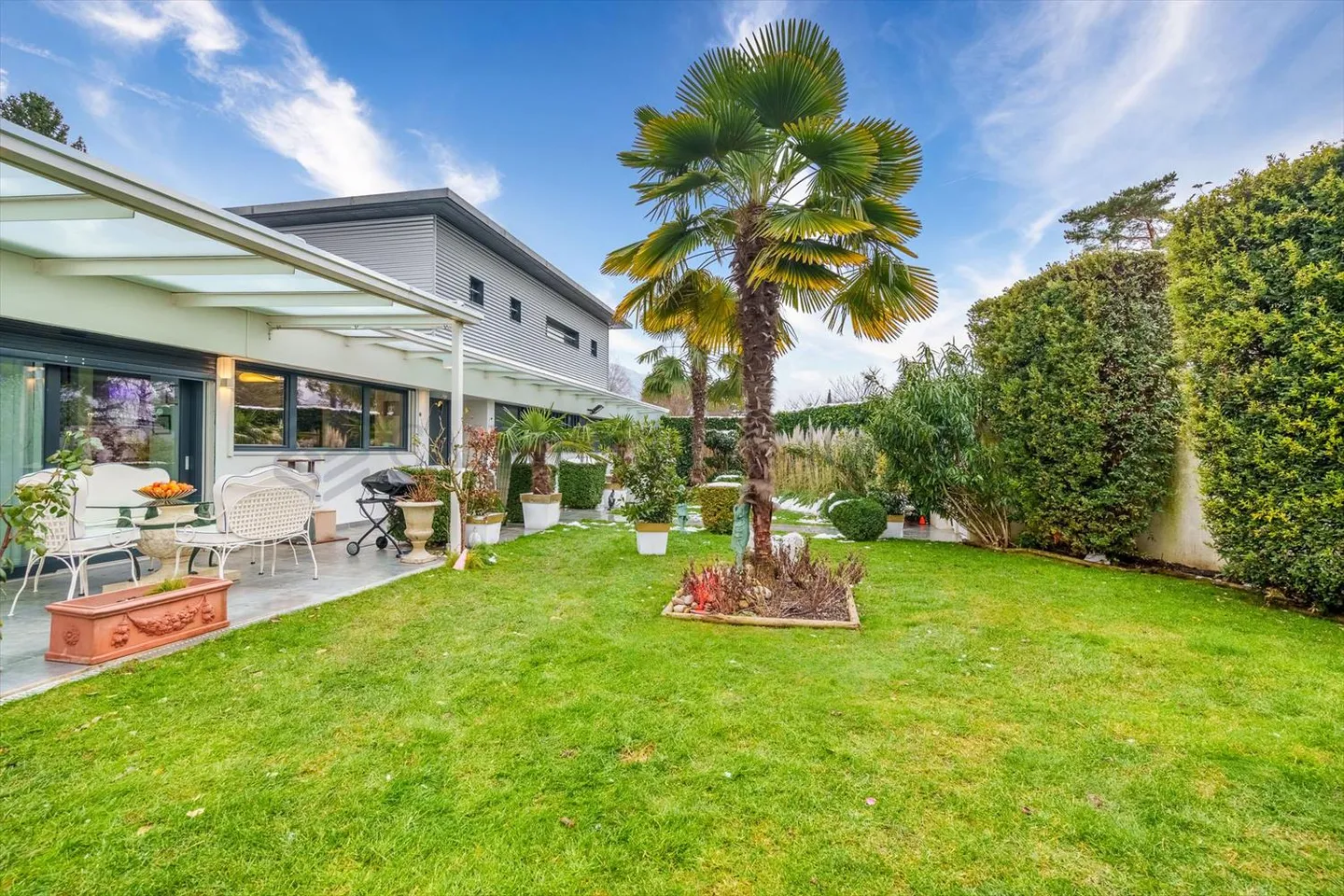 Bella villa moderna con piscina - Foto 4 di 11