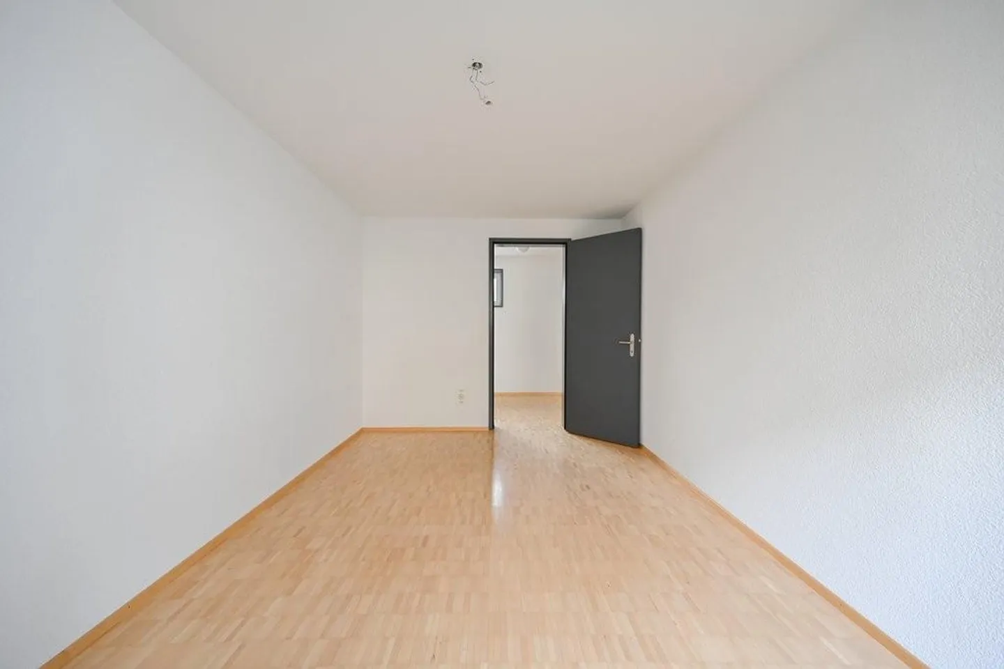 Living near the city with garden seating area - Photo 7 of 12