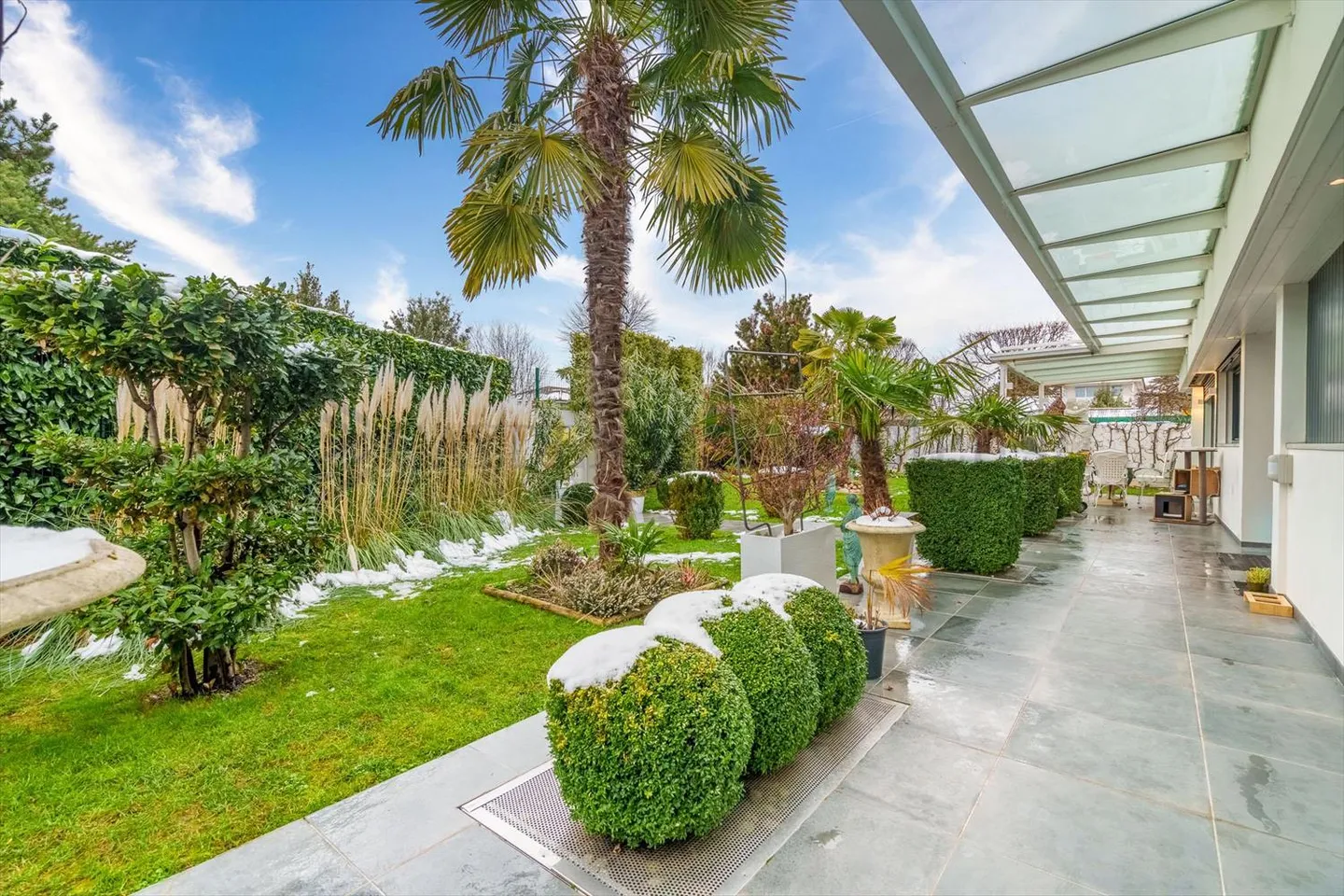 Bella villa moderna con piscina - Foto 8 di 11