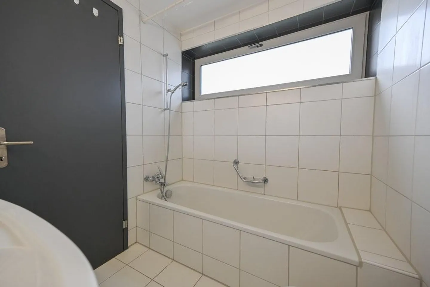 Living near the city with garden seating area - Photo 11 of 12