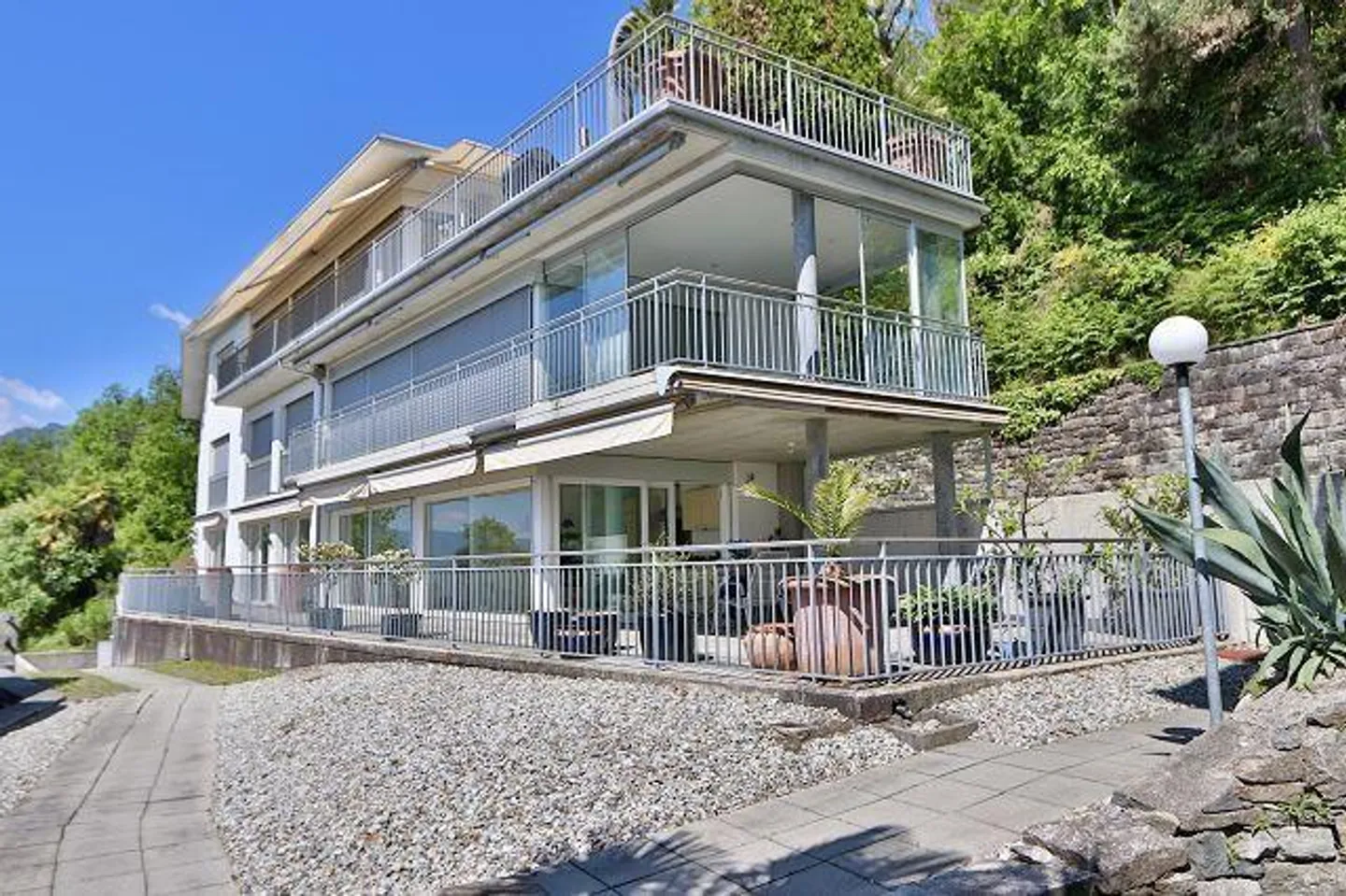 «Appartamento di lusso di 4 1/2-locali con terrazza, giardino e vista lago» - Foto 2 di 37