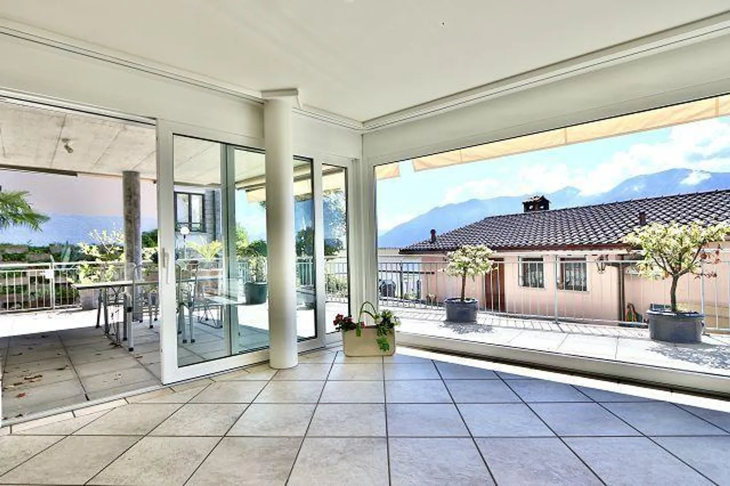 «Appartamento di lusso di 4 1/2-locali con terrazza, giardino e vista lago» - Foto 6 di 37