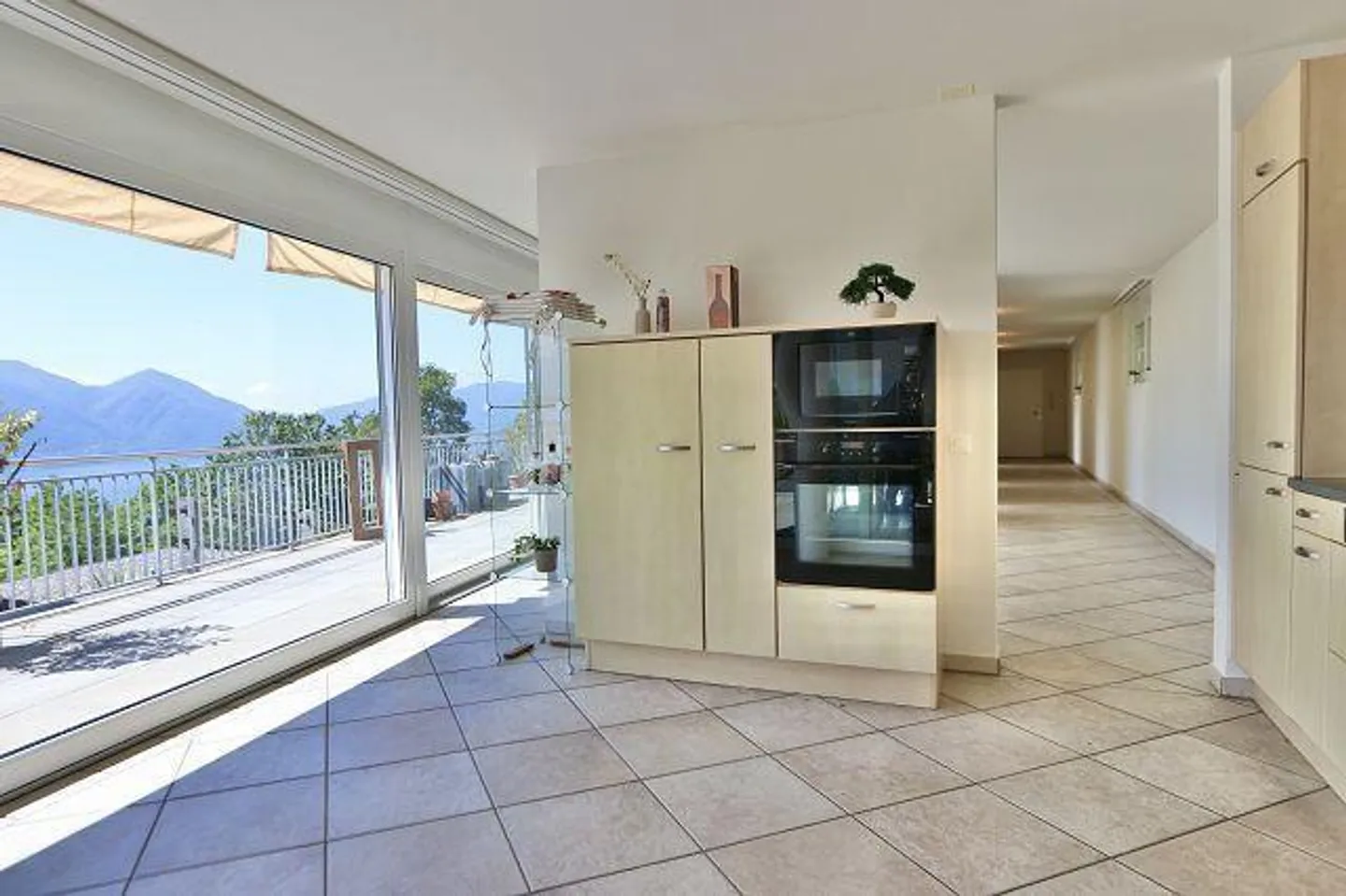 «Appartamento di lusso di 4 1/2-locali con terrazza, giardino e vista lago» - Foto 8 di 37