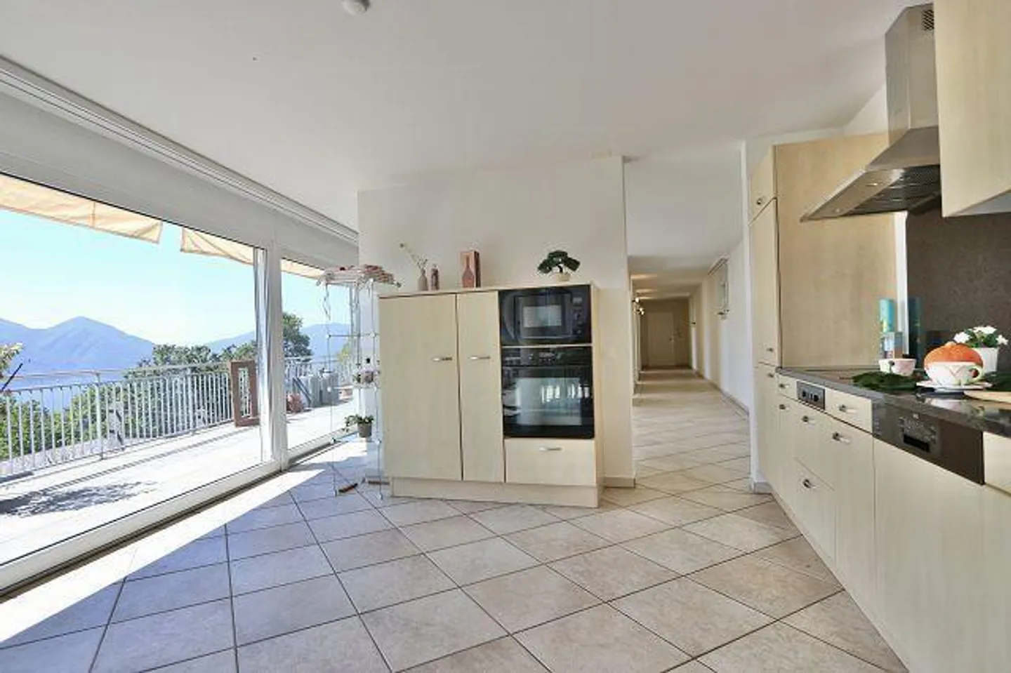 «Appartamento di lusso di 4 1/2-locali con terrazza, giardino e vista lago» - Foto 9 di 37