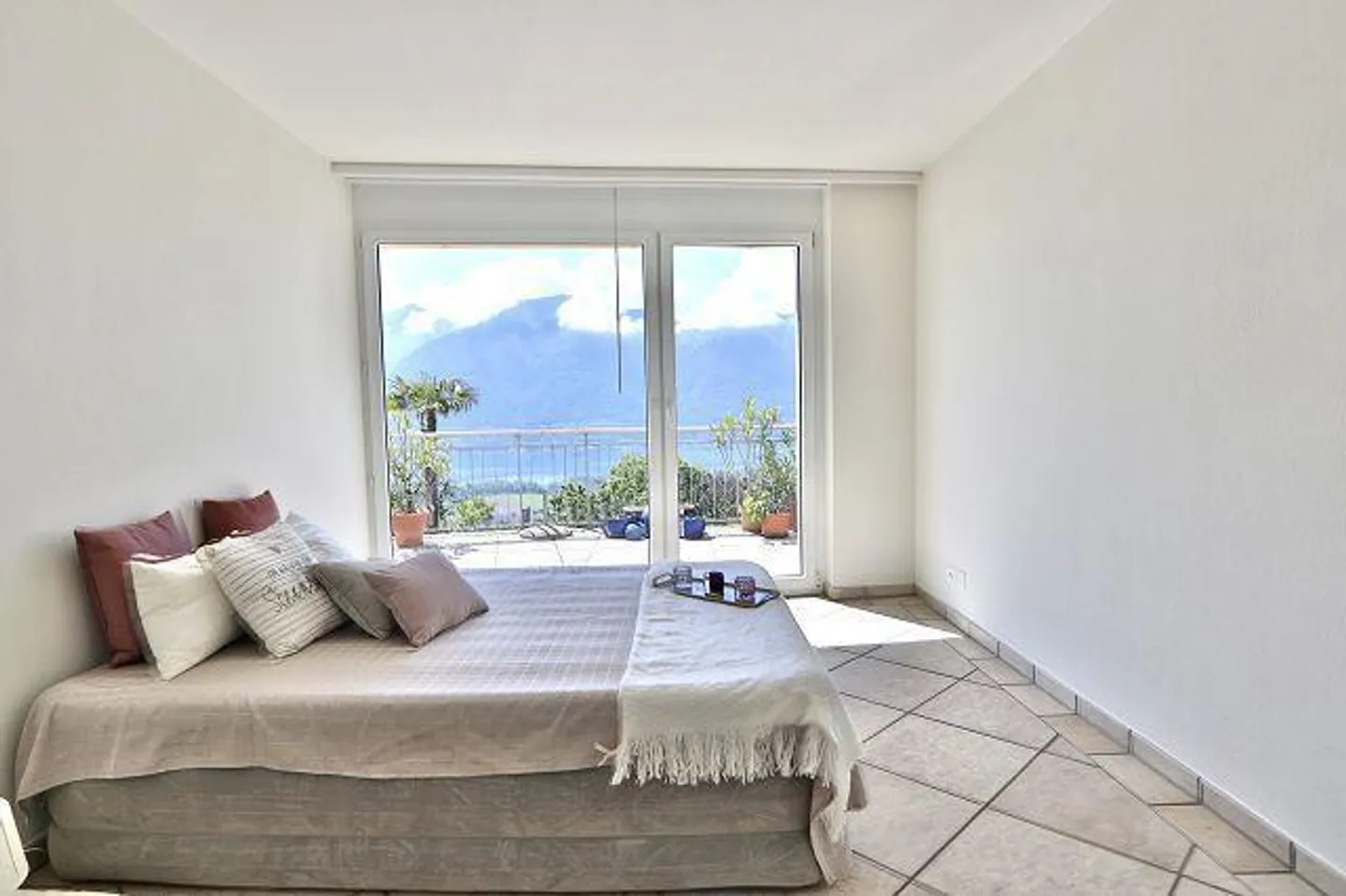 «Appartamento di lusso di 4 1/2-locali con terrazza, giardino e vista lago» - Foto 10 di 37