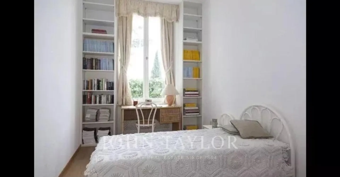 Charming Family House - Photo 12 of 13