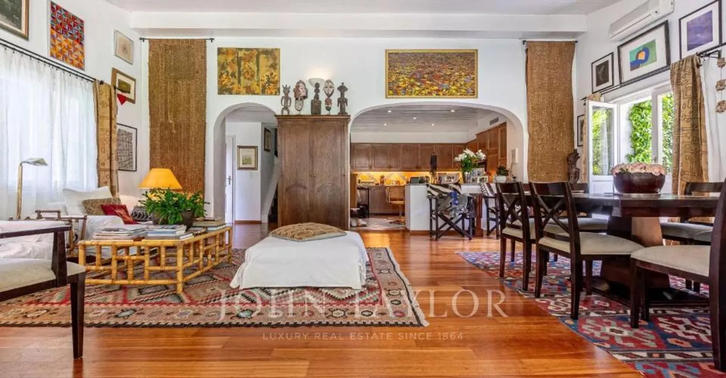 Charming Family House - Photo 3 of 13