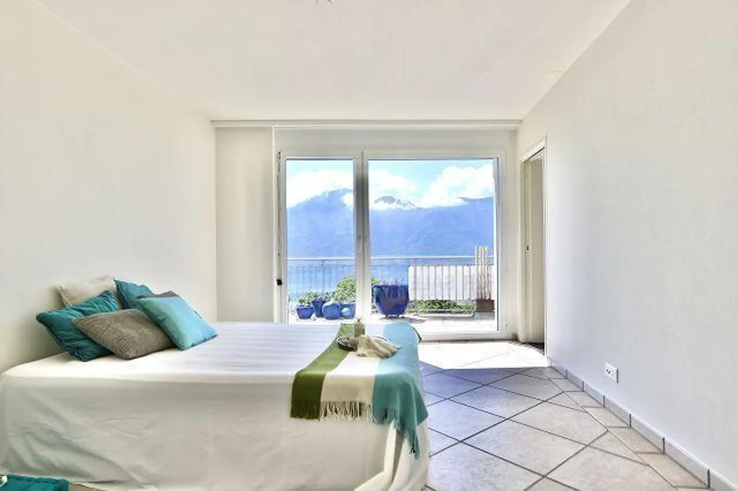 «Appartamento di lusso di 4 1/2-locali con terrazza, giardino e vista lago» - Foto 12 di 37