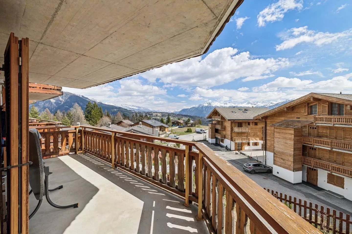 Appartamento con 5 camere e vista sulle montagne - Foto 8 di 10