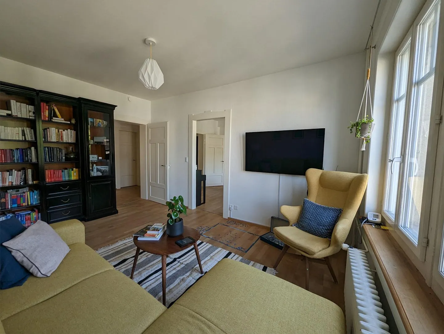 4.5-Room Old Building Apartment with Balcony & Loggia - Near Lake Zurich - Photo 2 of 13