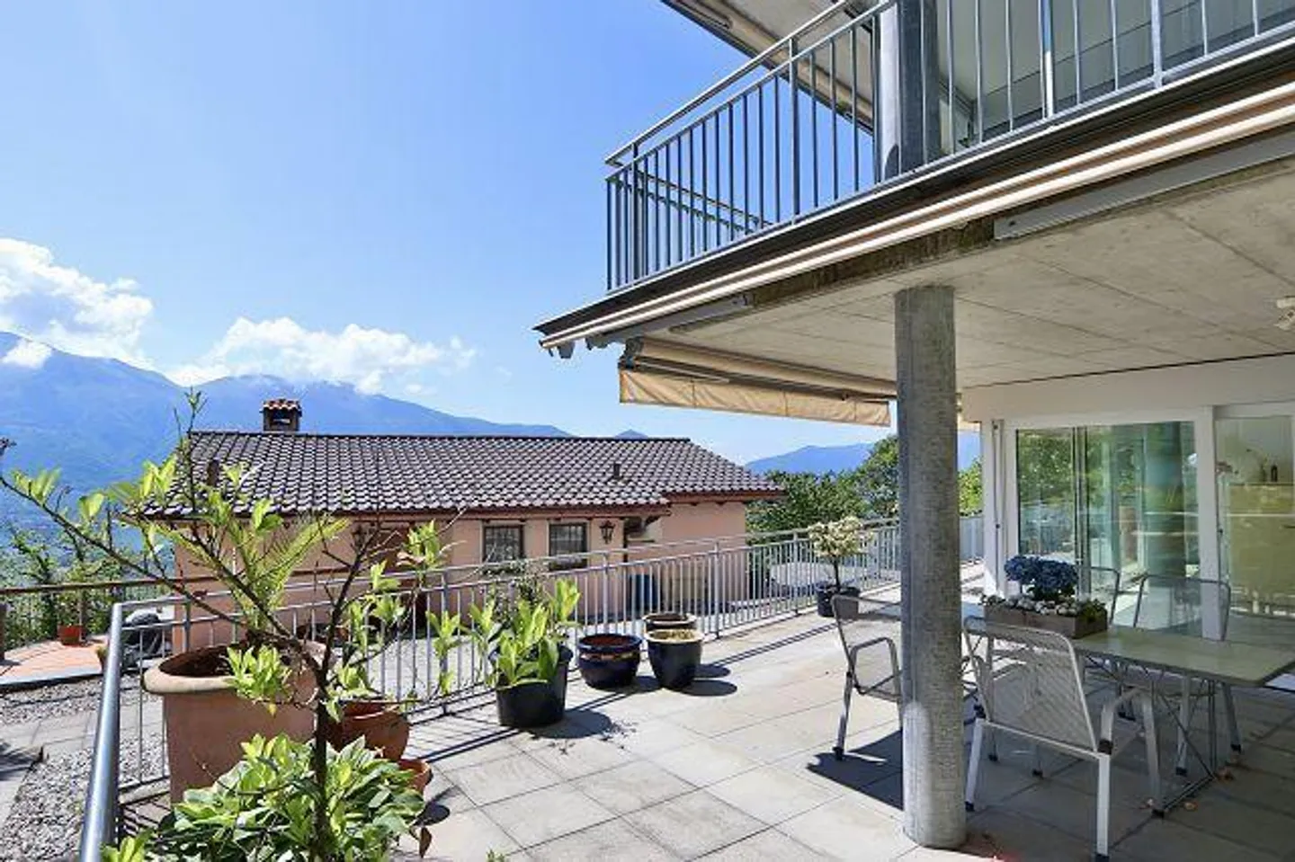 «Appartamento di lusso di 4 1/2-locali con terrazza, giardino e vista lago» - Foto 18 di 37