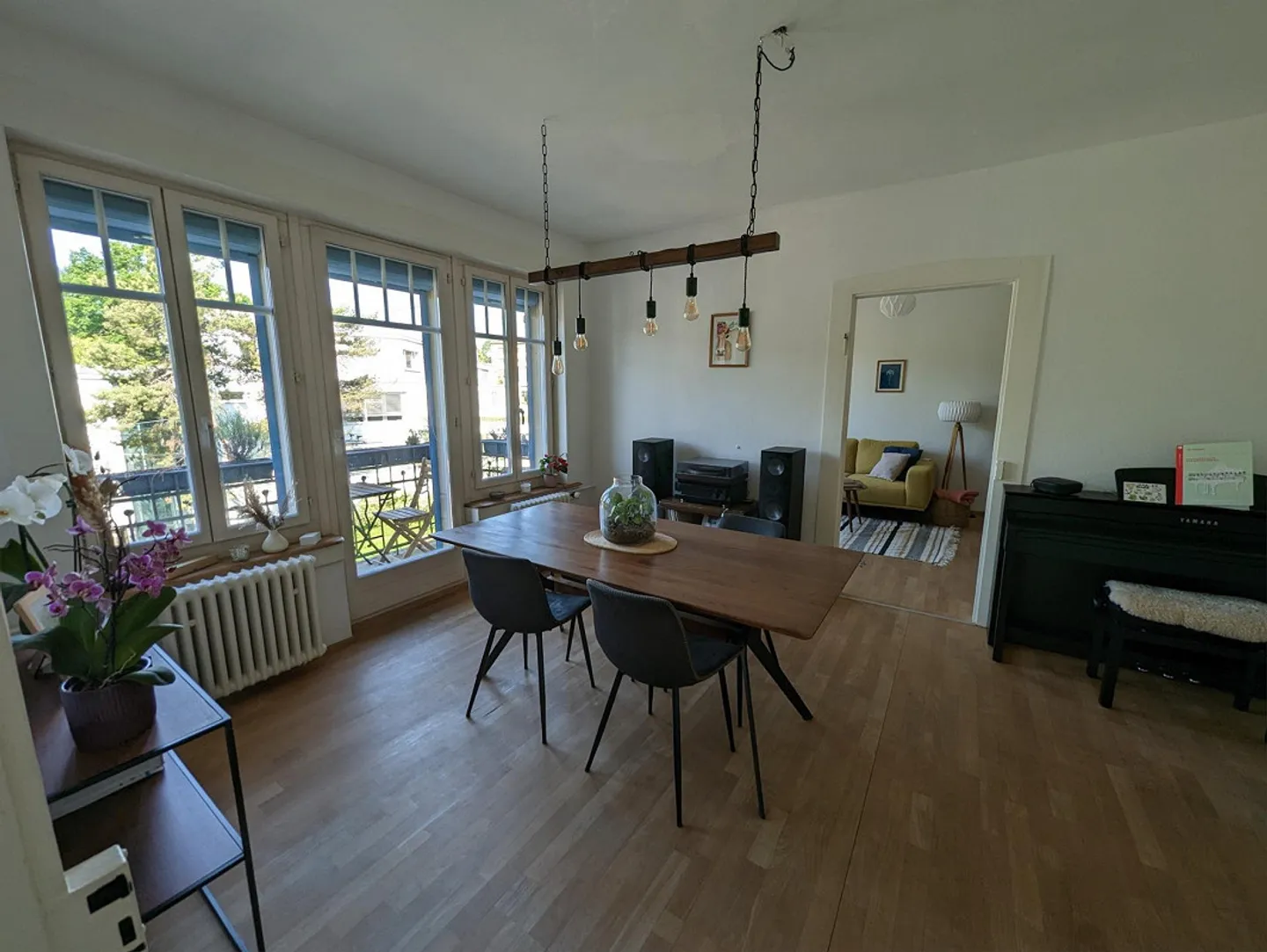 4.5-Room Old Building Apartment with Balcony & Loggia - Near Lake Zurich - Photo 3 of 13