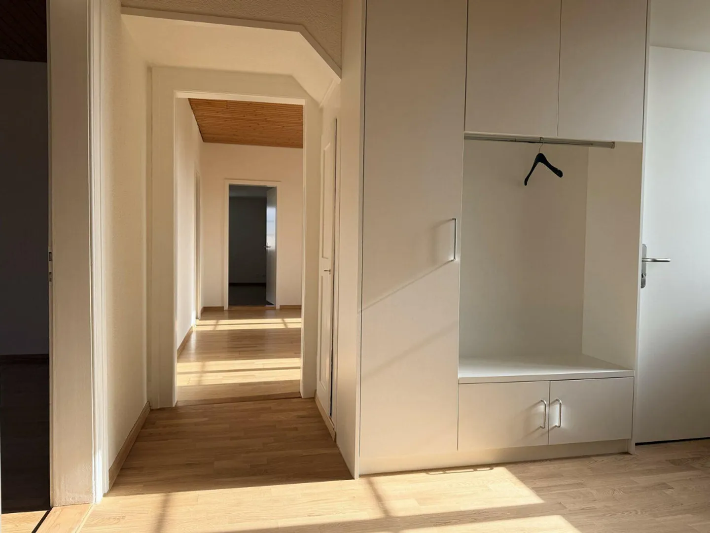 Appartamento moderno di 4,5 stanze in una proprietà recentemente ristrutturata vicino alla stazione... - Foto 2 di 11