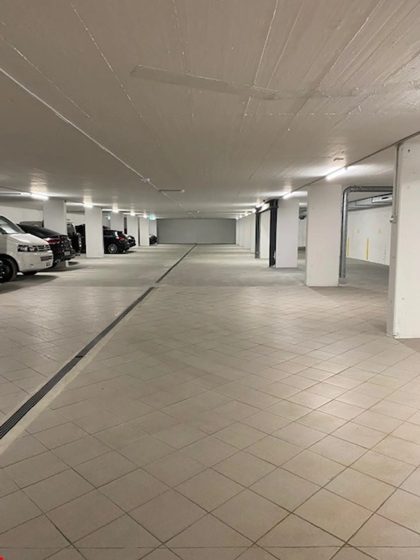 Einstellhallenplätze für kleine Autos bis 3.5 m Länge - Foto 1 von 1