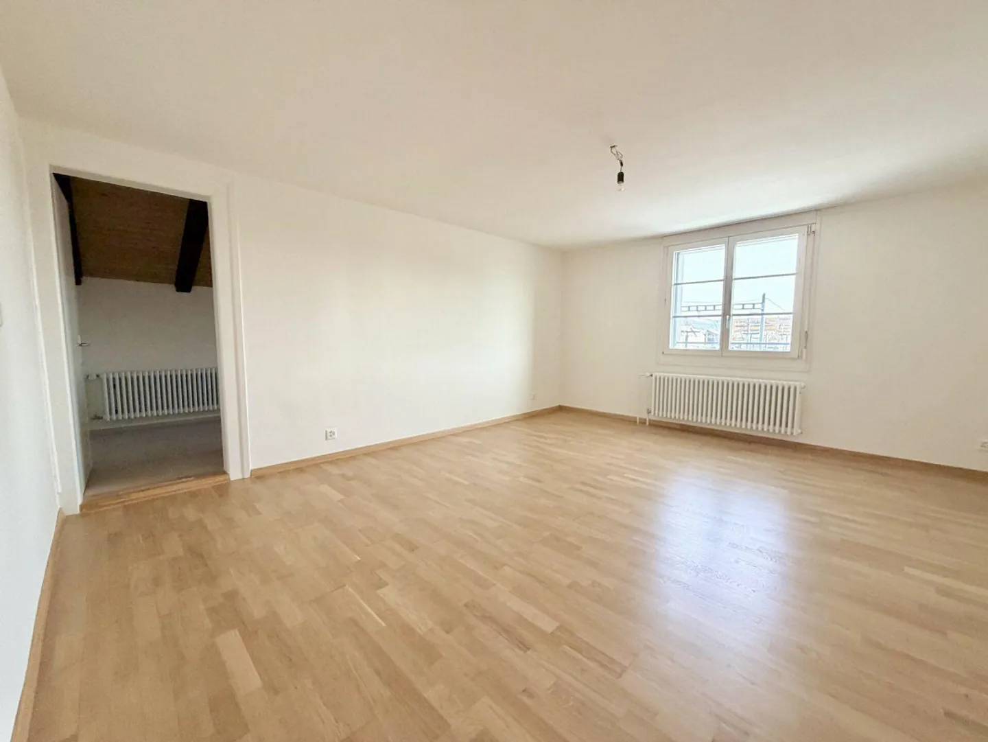 Appartamento moderno di 4,5 stanze in una proprietà recentemente ristrutturata vicino alla stazione... - Foto 5 di 11