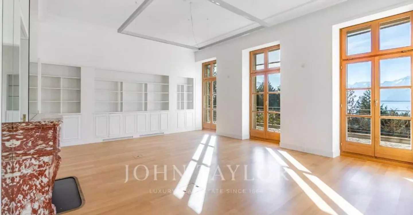 Historic Villa with Lake View - Photo 6 of 9