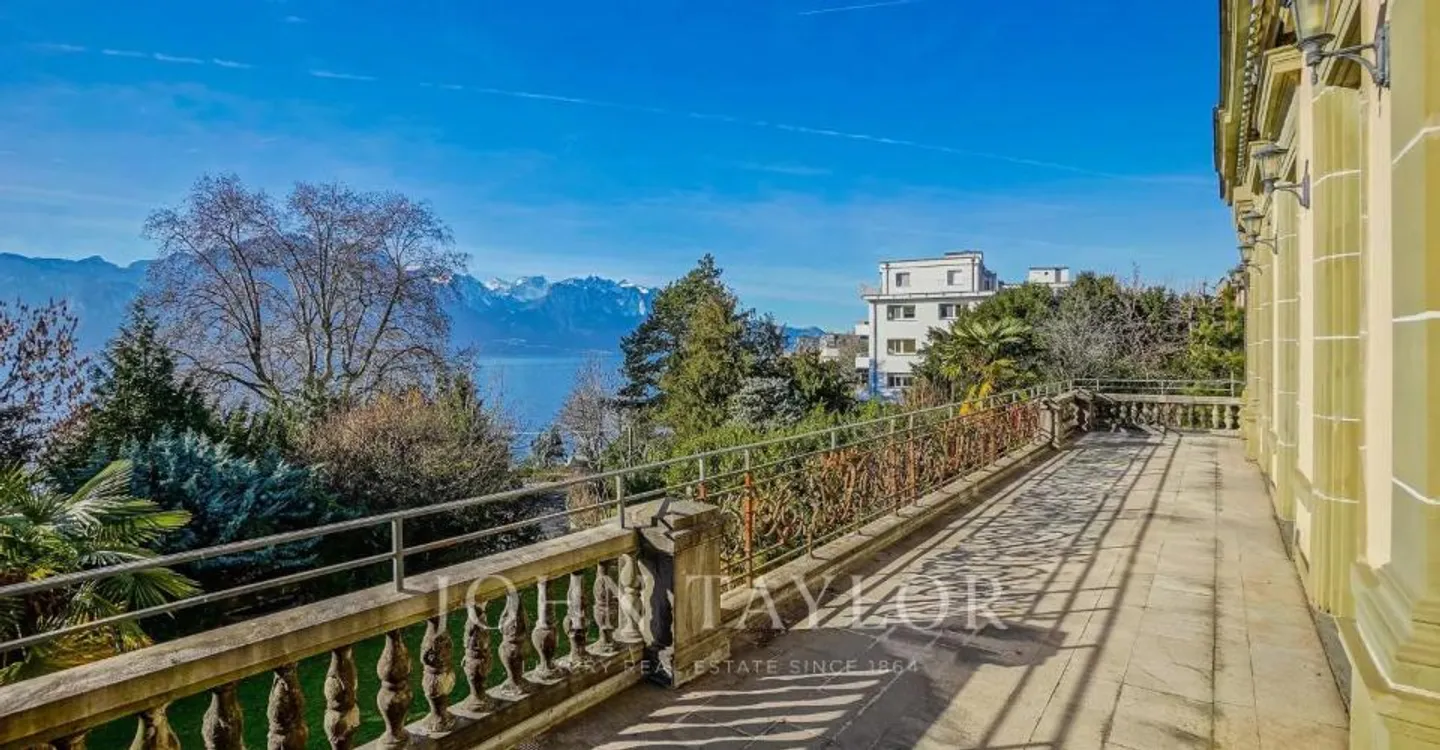 Historic Villa with Lake View - Photo 7 of 9