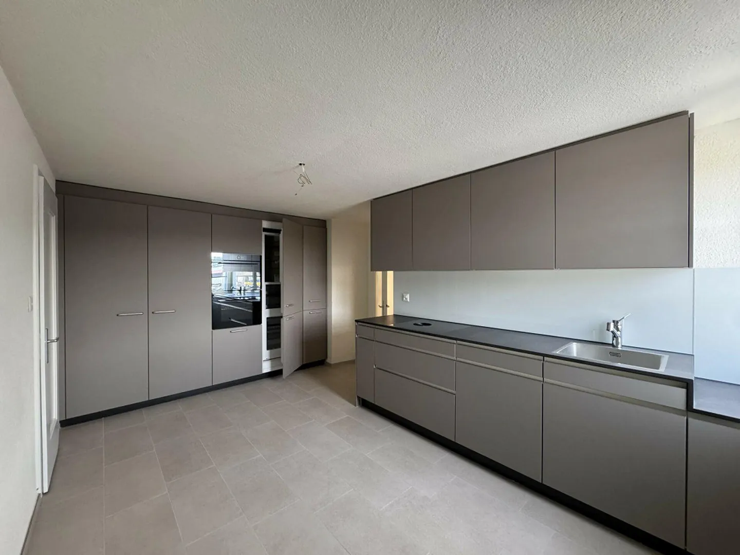 Appartamento moderno di 4,5 stanze in una proprietà recentemente ristrutturata vicino alla stazione... - Foto 7 di 11