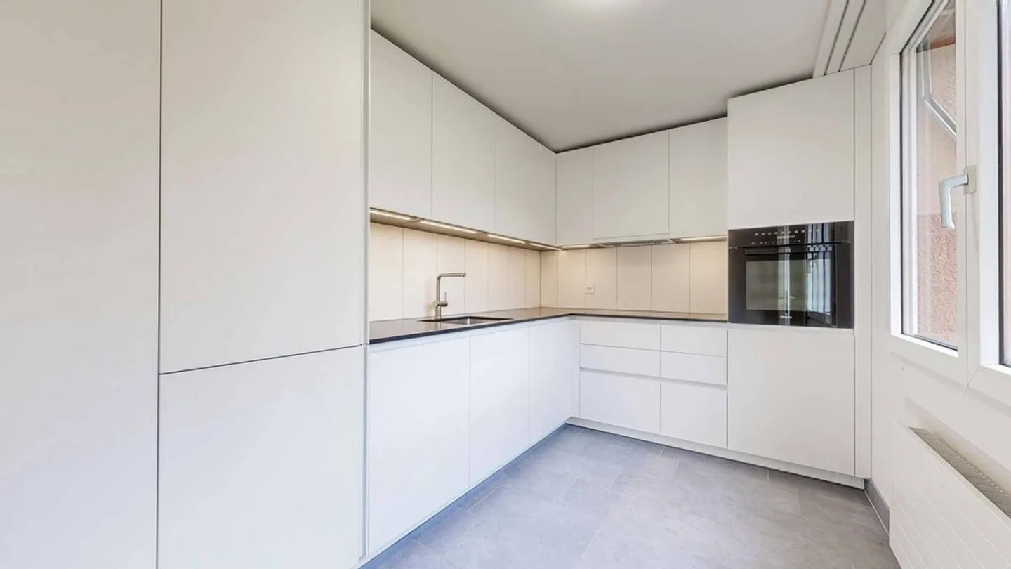 A spacious place for your family - Photo 3 of 8