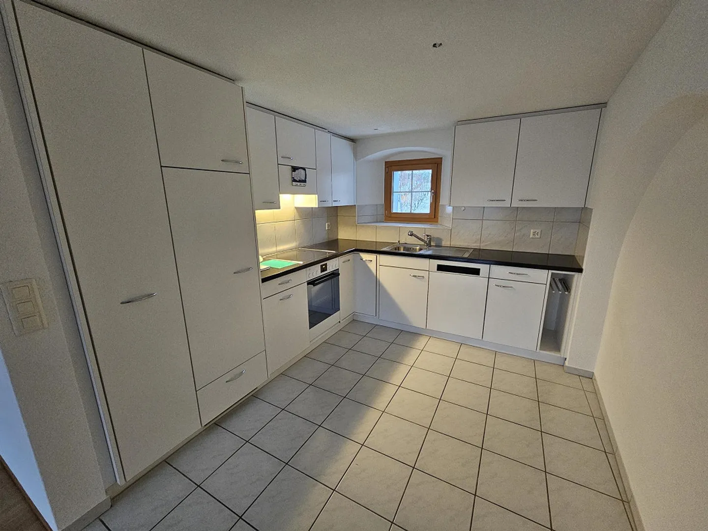 Attractive, above the town - Photo 4 of 8