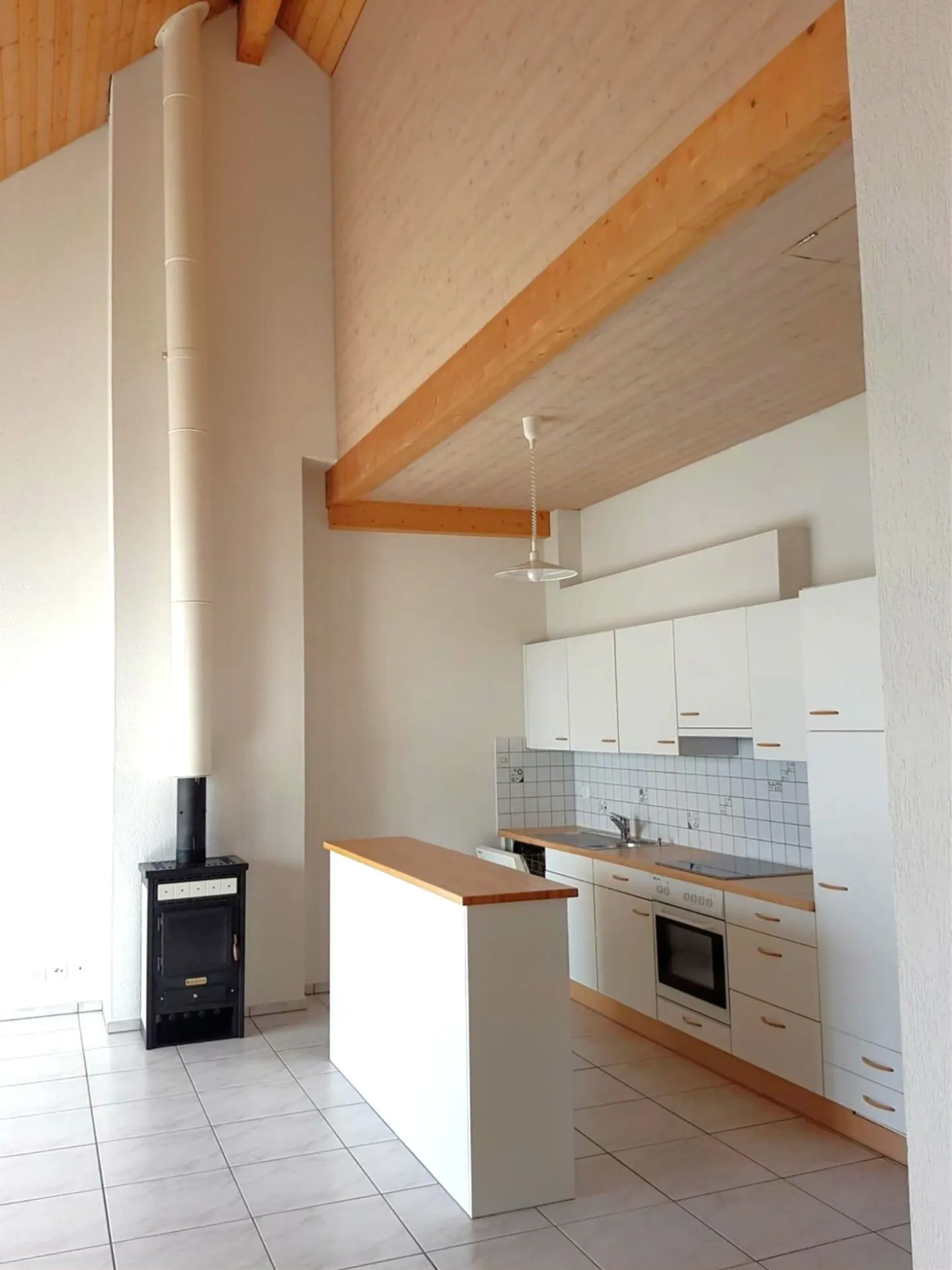 A Charming Retreat with Stunning Panoramic Views: 3.5-Room Penthouse in Vallamand - Photo 5 of 10