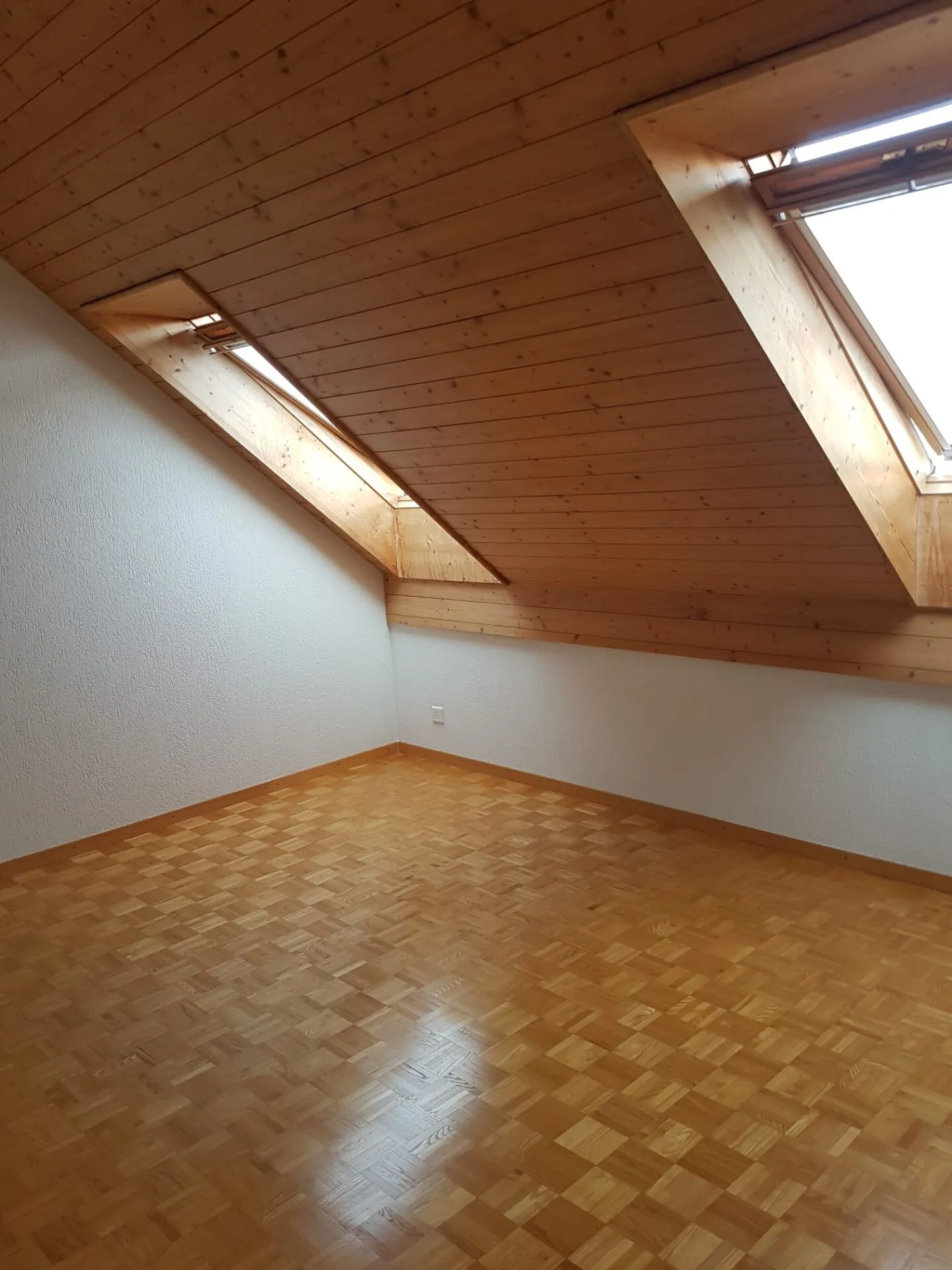 A Charming Retreat with Stunning Panoramic Views: 3.5-Room Penthouse in Vallamand - Photo 7 of 10