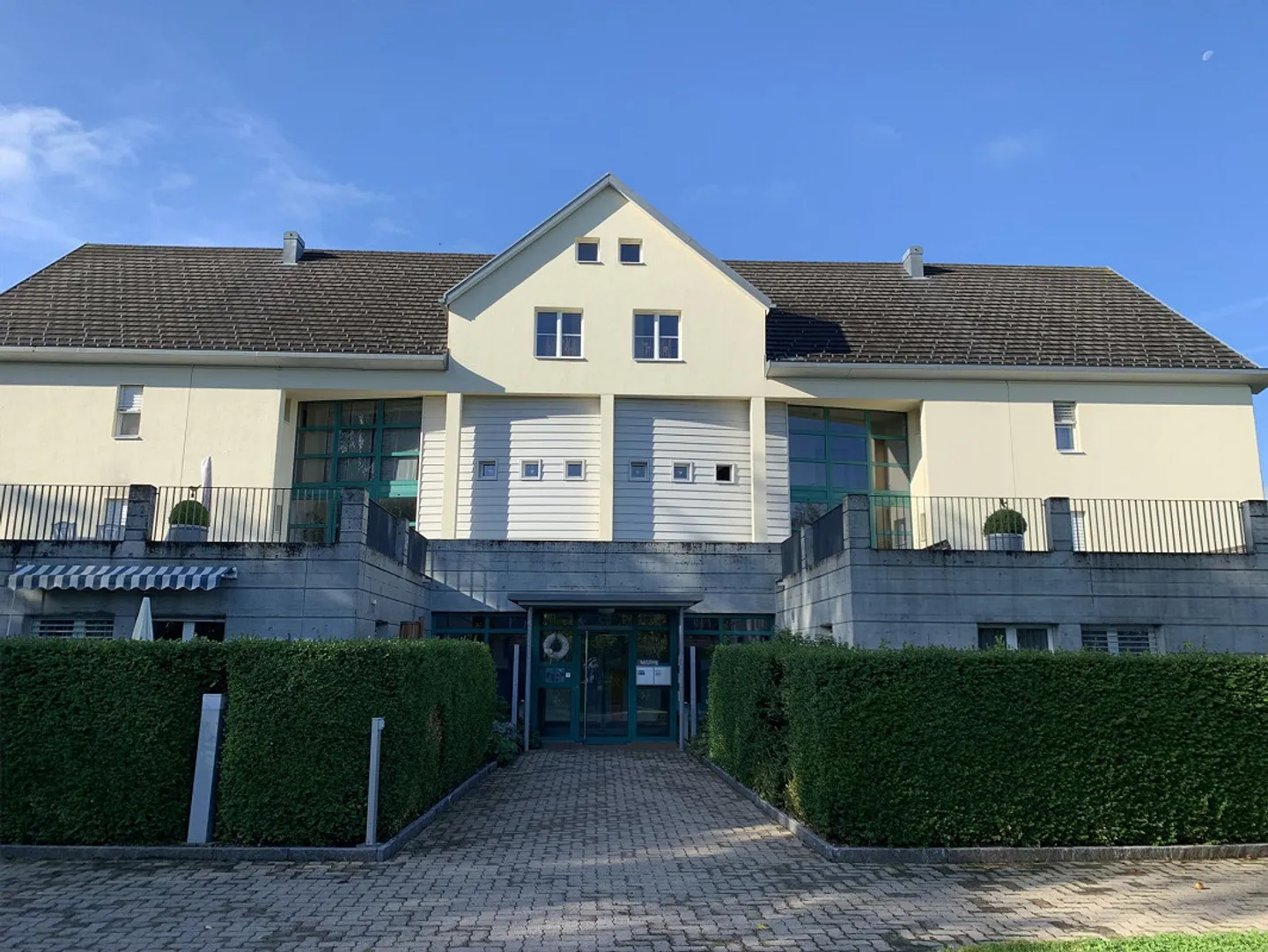 Appartamento 2,5 locali (58m2) nel verde con terrazza e giardino d'inverno - Foto 1 di 13